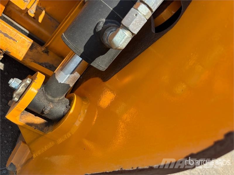  SSTA DT-VM-30-0812-C11MT Extendable 8ft / 13ft Sno 刮雪板和犁