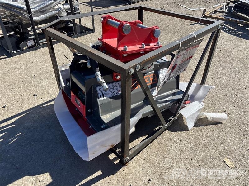 StanForge EFM32 32 in Excavator Flail Mower (Unuse Niittokoneet