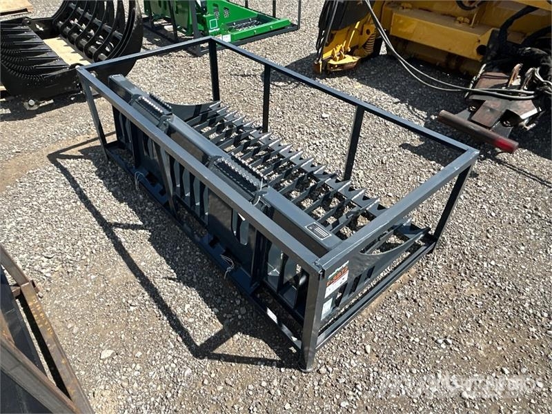 StanForge SB72 72 in Skid Steer Bucket (Unused) Godet