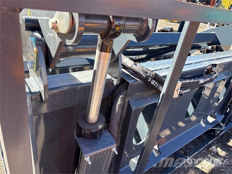StanForge SRR75 72 in Root Rake Skid Steer Grapple Pinzas