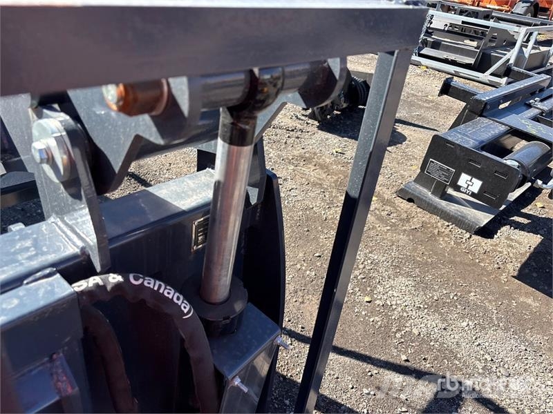 StanForge SRR75 72 in Root Rake Skid Steer Grapple Pinzas