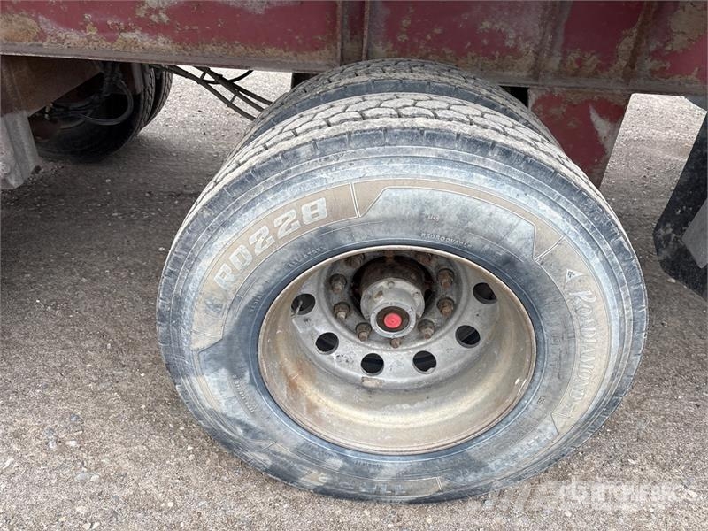 Stargate 33 ft 6 in Tri/A End Dump Trailer Самоскиди