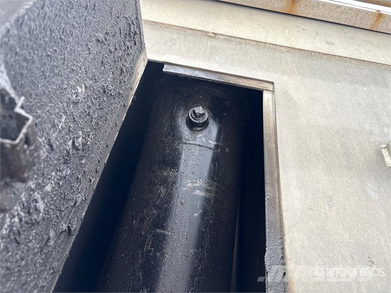 Stargate 33 ft 6 in Tri/A End Dump Trailer Самоскиди