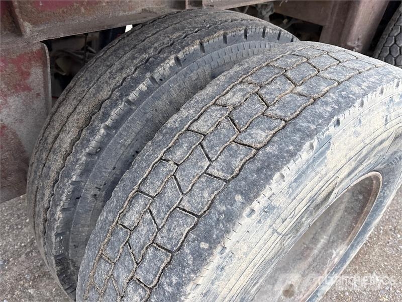 Stargate 33 ft 6 in Tri/A End Dump Trailer Самоскиди