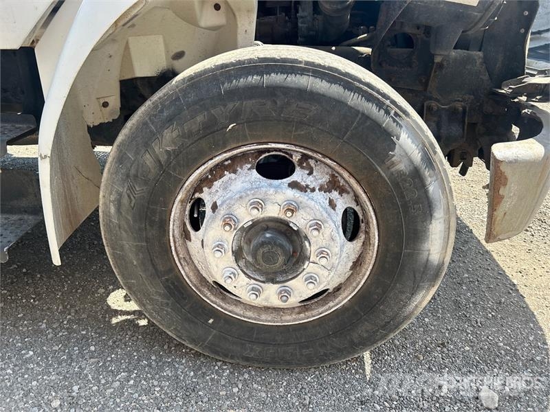 Sterling 4x2 Van Truck (Inoperable) Kastenaufbau