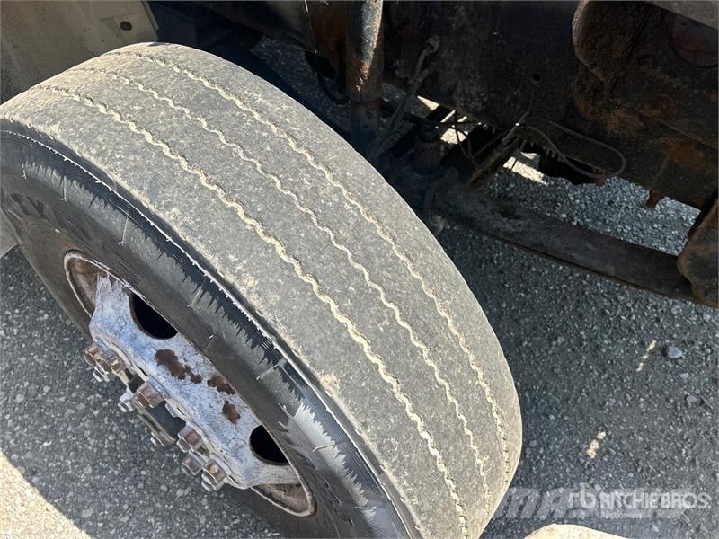 Sterling 4x2 Van Truck (Inoperable) Kastenaufbau