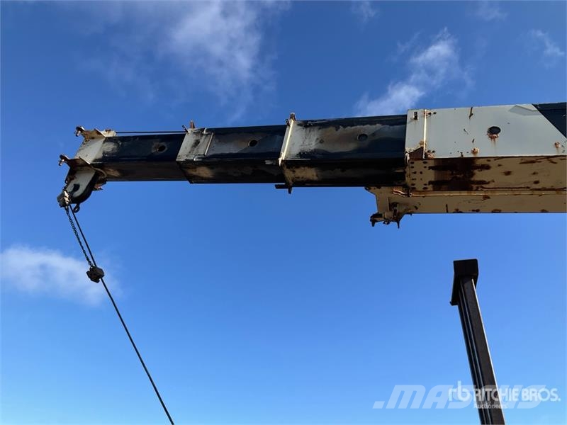 Sterling 900A 52000 lb Straight Boom on Sterling LT9500 6x4 Automobiliniai kranai