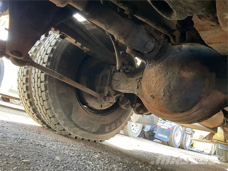 Sterling 900A 52000 lb Straight Boom on Sterling LT9500 6x4 Automobiliniai kranai