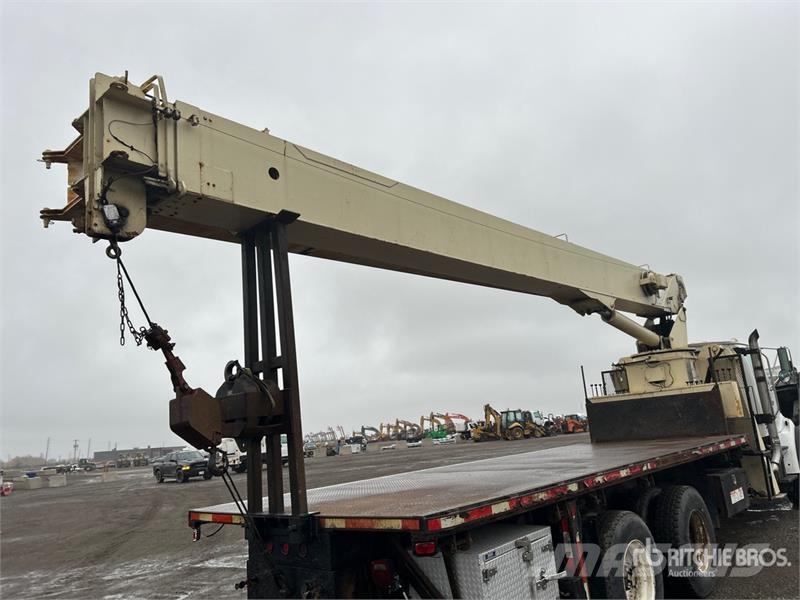 Sterling 900A 52000 lb Straight Boom on Sterling LT9500 6x4 Automobiliniai kranai