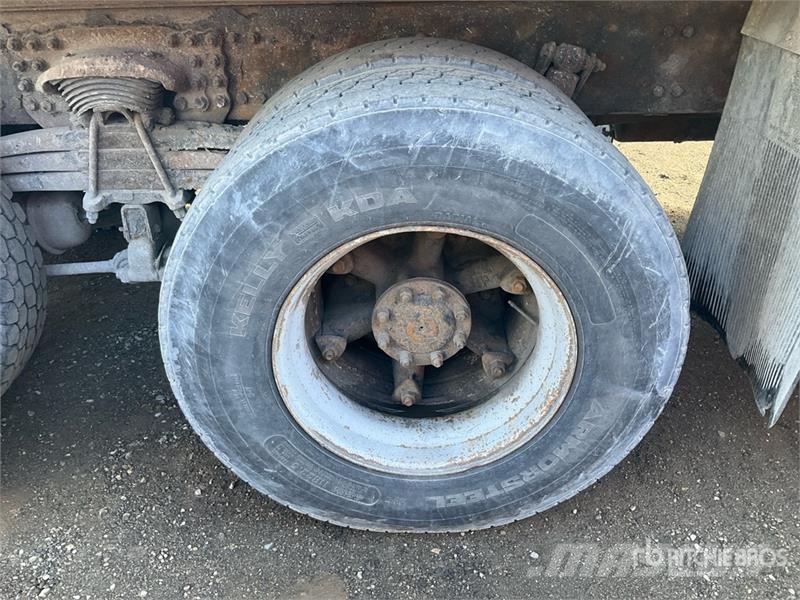 Sterling 900A 52000 lb Straight Boom on Sterling LT9500 6x4 Automobiliniai kranai