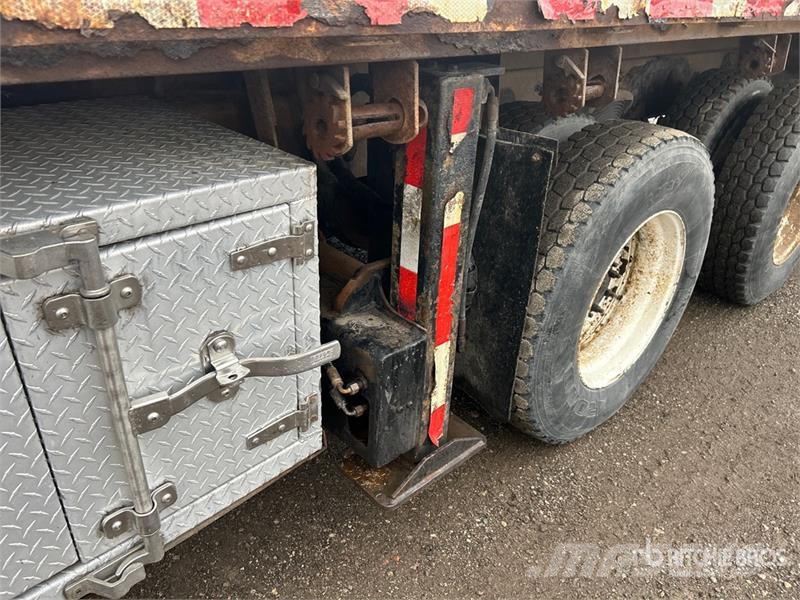 Sterling 900A 52000 lb Straight Boom on Sterling LT9500 6x4 Automobiliniai kranai
