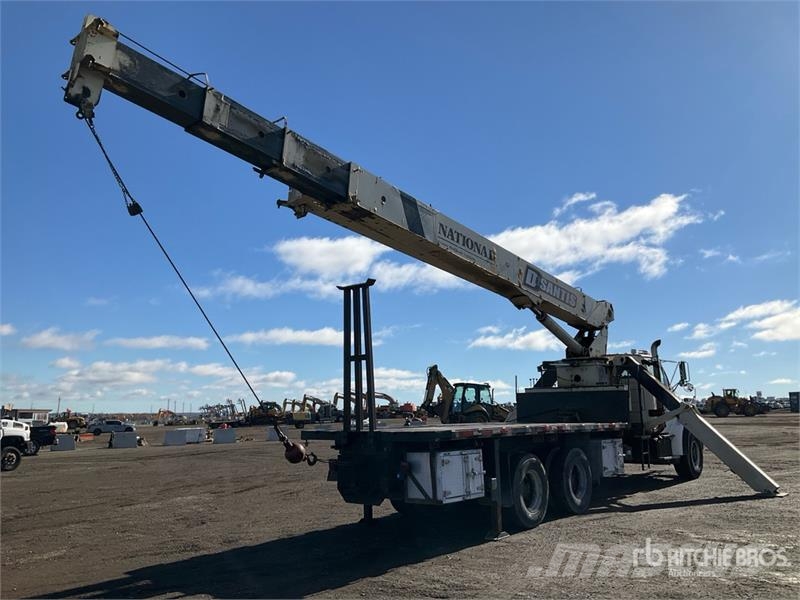 Sterling 900A 52000 lb Straight Boom on Sterling LT9500 6x4 Automobiliniai kranai
