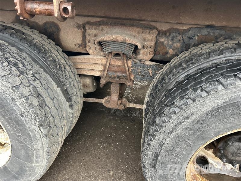 Sterling 900A 52000 lb Straight Boom on Sterling LT9500 6x4 Automobiliniai kranai