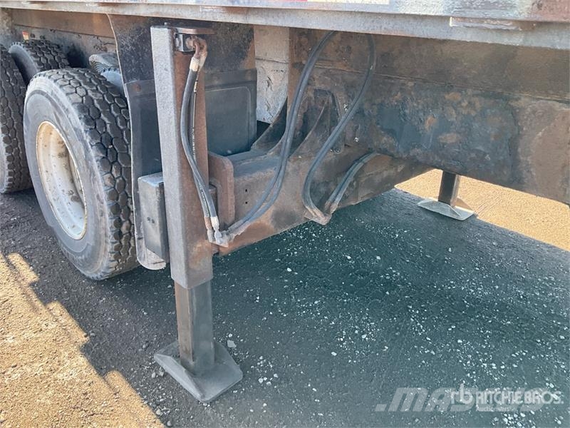 Sterling 900A 52000 lb Straight Boom on Sterling LT9500 6x4 Automobiliniai kranai