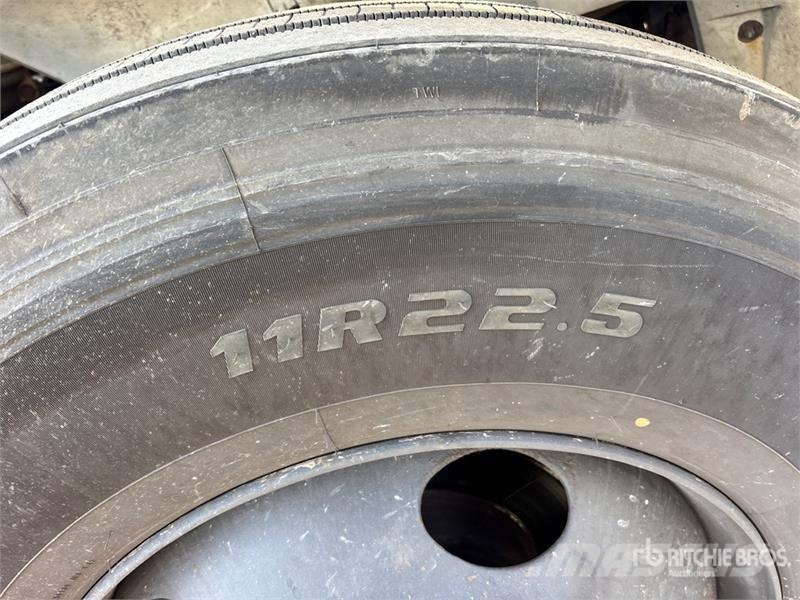 Sterling Actera 4x2 Van Truck Tovornjaki zabojniki