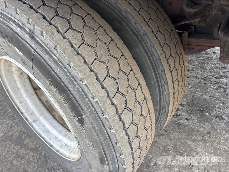 Sterling Actera 4x2 Van Truck Tovornjaki zabojniki