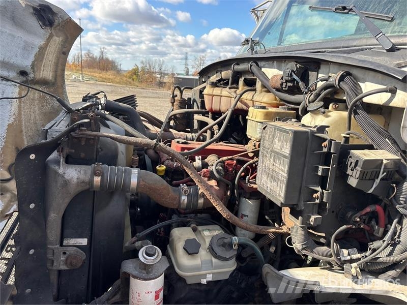 Sterling Actera 4x2 Van Truck Tovornjaki zabojniki