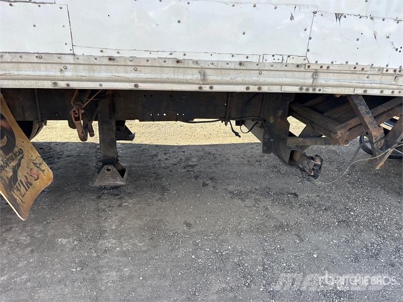 Sterling Actera 4x2 Van Truck Tovornjaki zabojniki