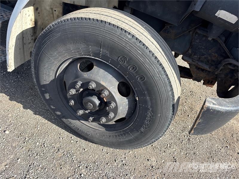 Sterling Actera 4x2 Van Truck Tovornjaki zabojniki