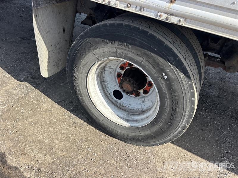 Sterling Actera 4x2 Van Truck Tovornjaki zabojniki