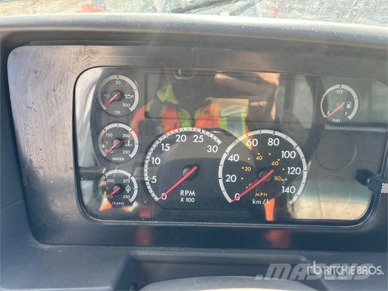 Sterling Actera 4x2 Van Truck Tovornjaki zabojniki