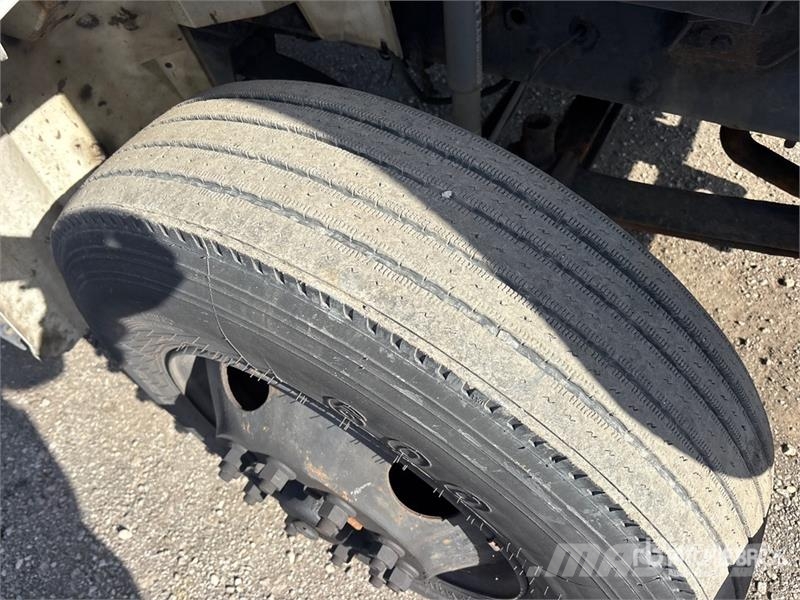 Sterling Actera 4x2 Van Truck Tovornjaki zabojniki