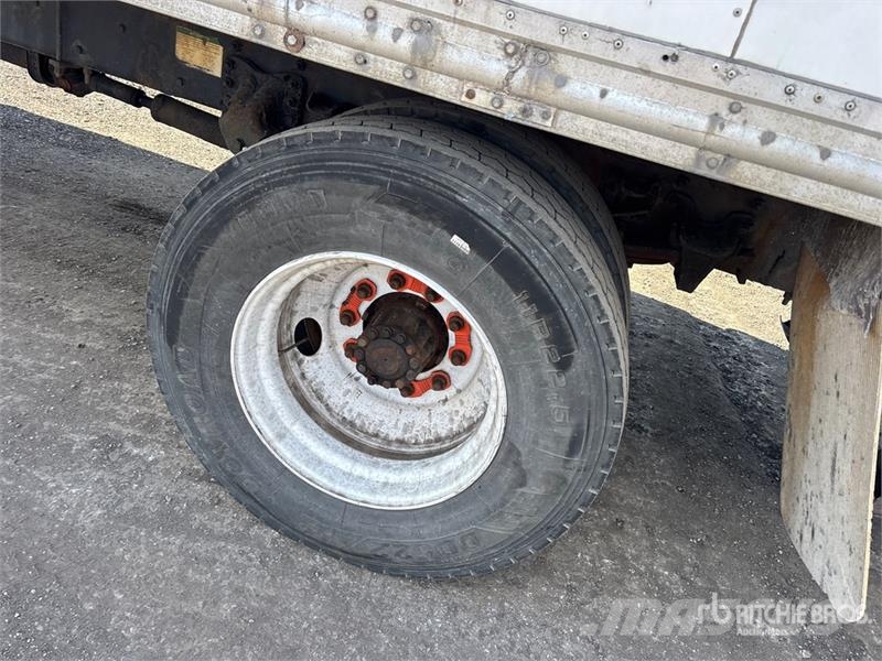 Sterling Actera 4x2 Van Truck Tovornjaki zabojniki
