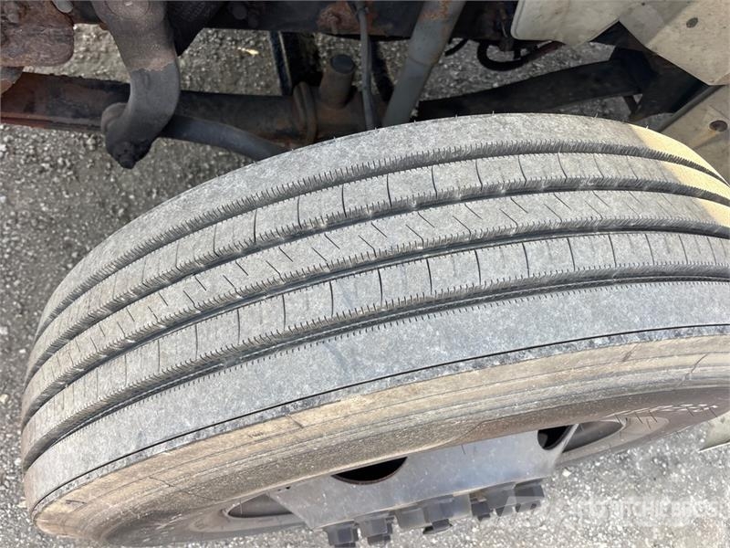 Sterling Actera 4x2 Van Truck Tovornjaki zabojniki