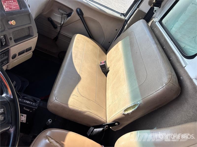 Sterling Actera 4x2 Van Truck Tovornjaki zabojniki