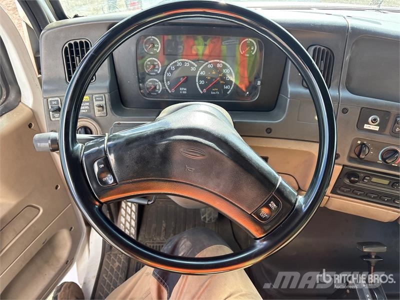 Sterling Actera 4x2 Van Truck Tovornjaki zabojniki