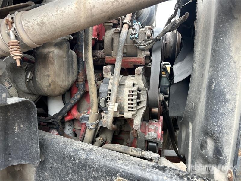 Sterling BT4792 50000 lb Straight Boom on Sterling L7500 4x Camion plateau ridelle avec grue
