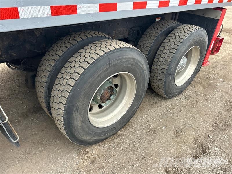Sterling BT4792 50000 lb Straight Boom on Sterling L7500 4x Camion plateau ridelle avec grue
