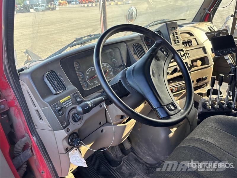 Sterling L9500 Tienhoitoautot