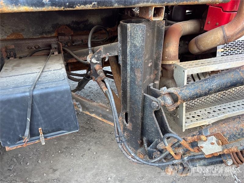 Sterling L9500 Tienhoitoautot