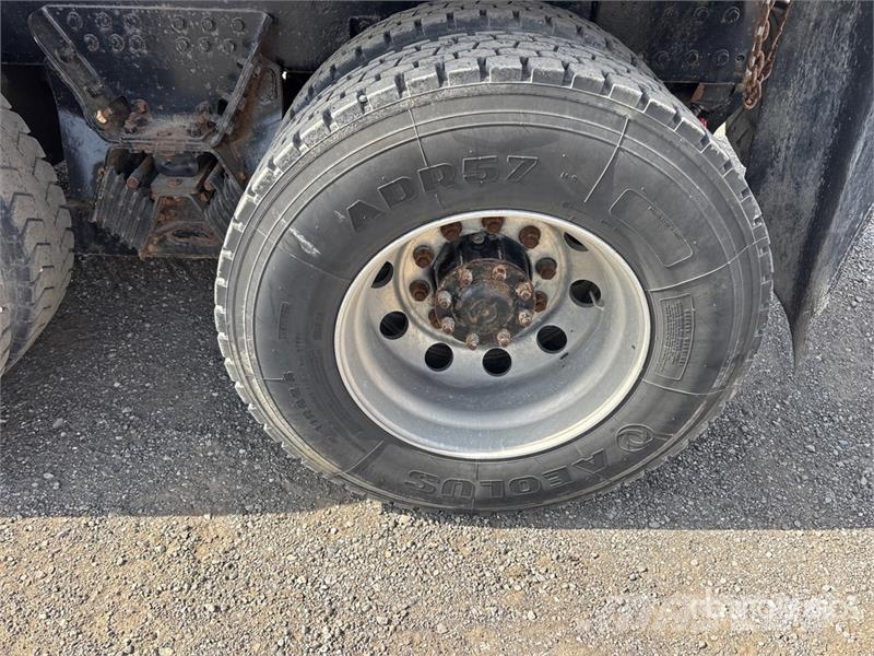 Sterling L9500 شاحنات قلابة