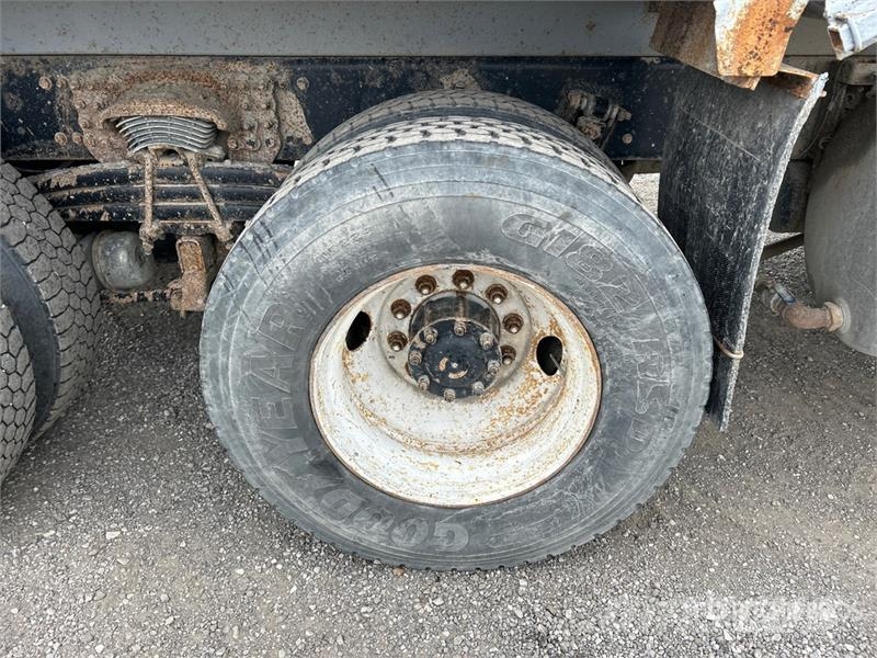 Sterling L9500 自卸式货车