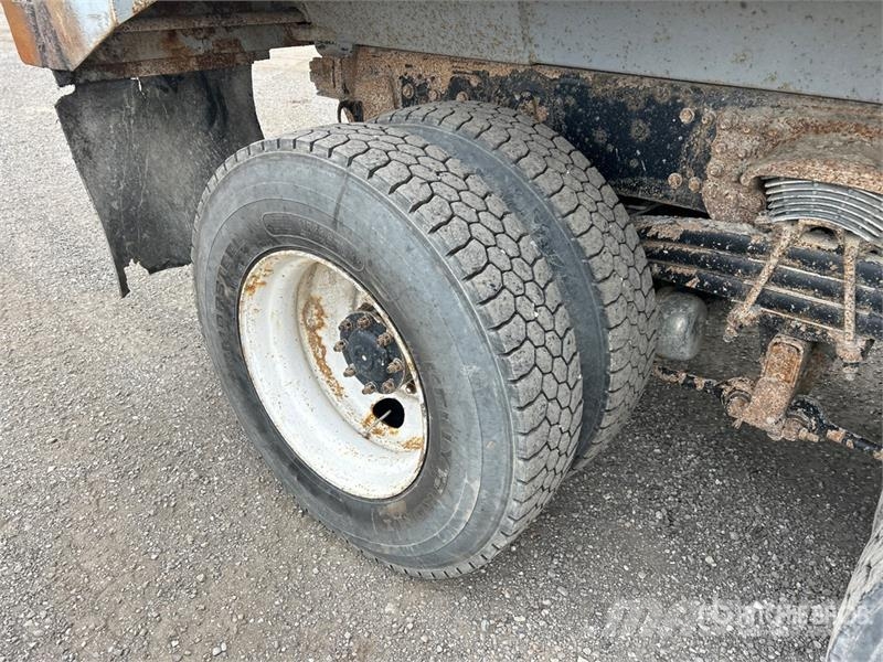 Sterling L9500 自卸式货车