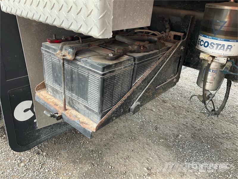 Sterling L9500 شاحنات قلابة