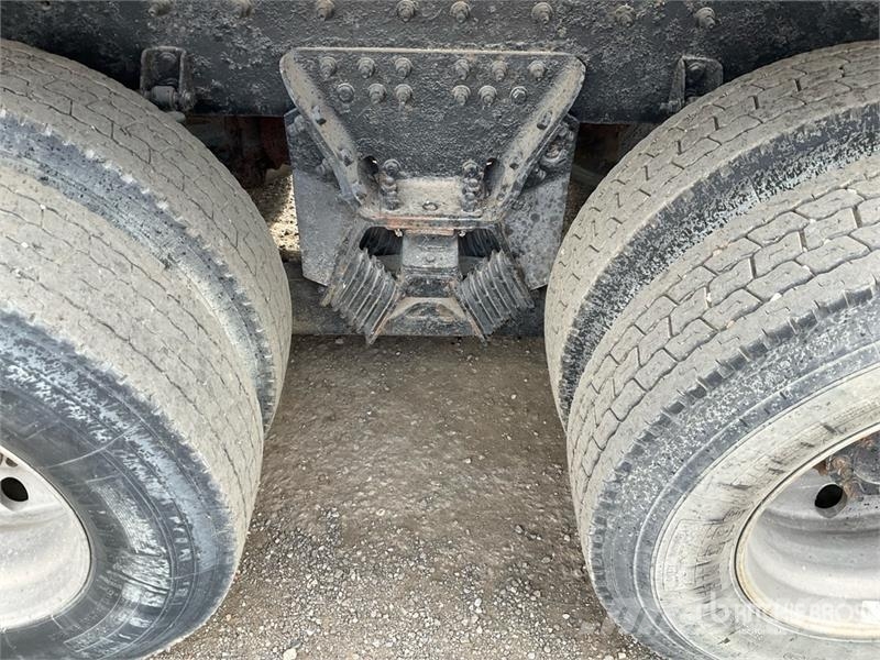 Sterling L9500 شاحنات قلابة