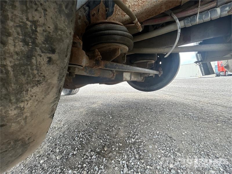 Sterling L9500 自卸式货车