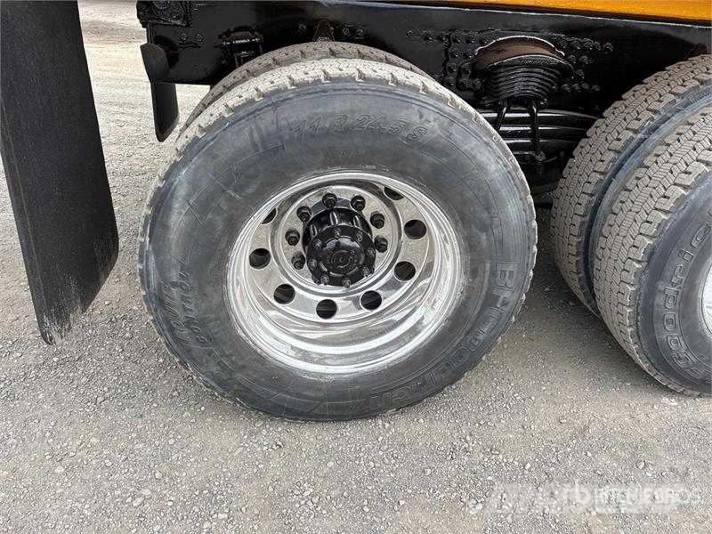 Sterling L9500 多目的/汎用車両