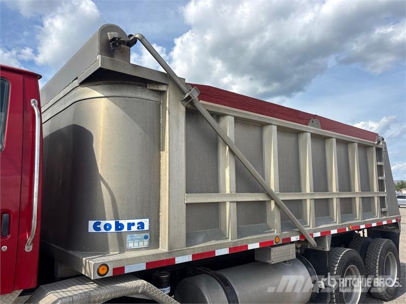 Sterling L9500 شاحنات قلابة