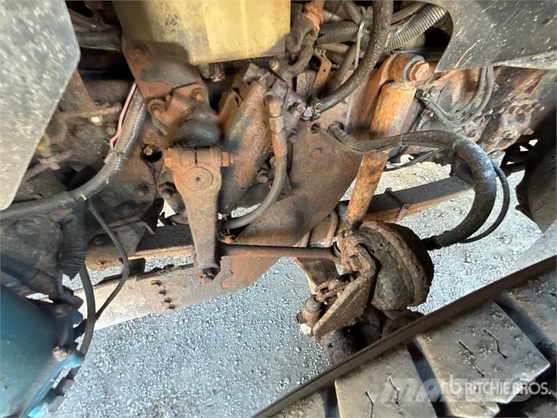 Sterling L9500 Tienhoitoautot