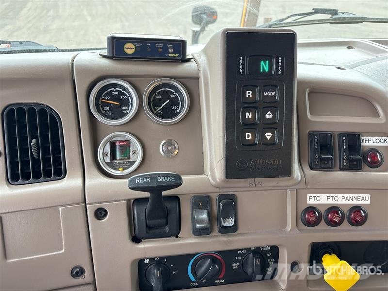 Sterling L9500 多目的/汎用車両