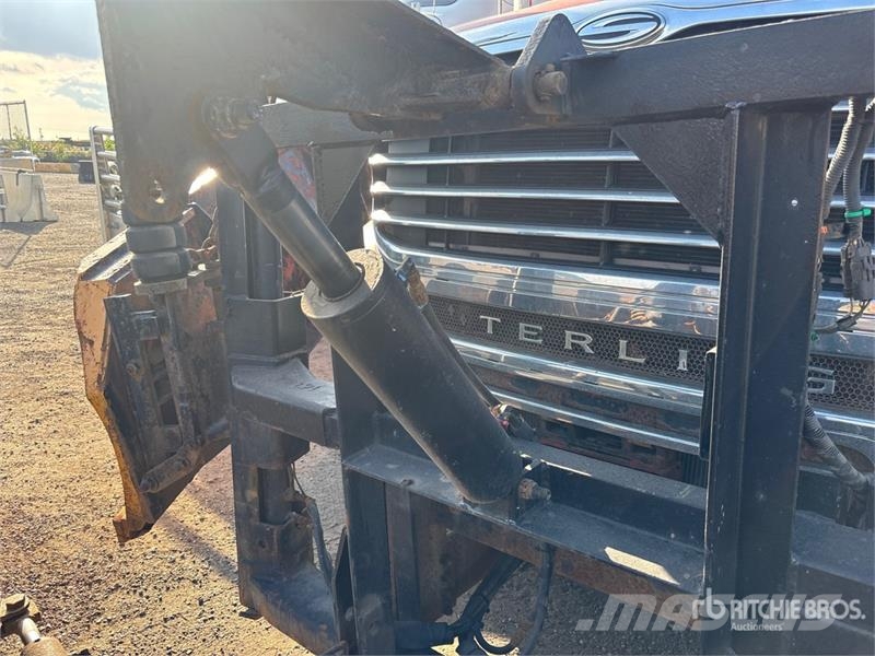 Sterling L9500 Tienhoitoautot
