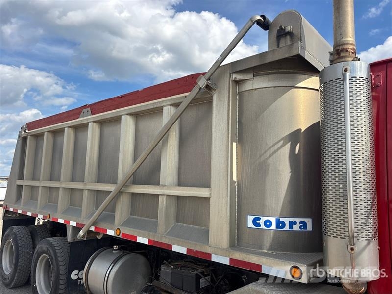 Sterling L9500 شاحنات قلابة