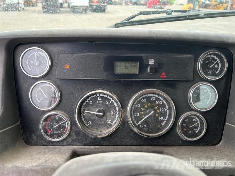 Sterling L9500 自卸式货车