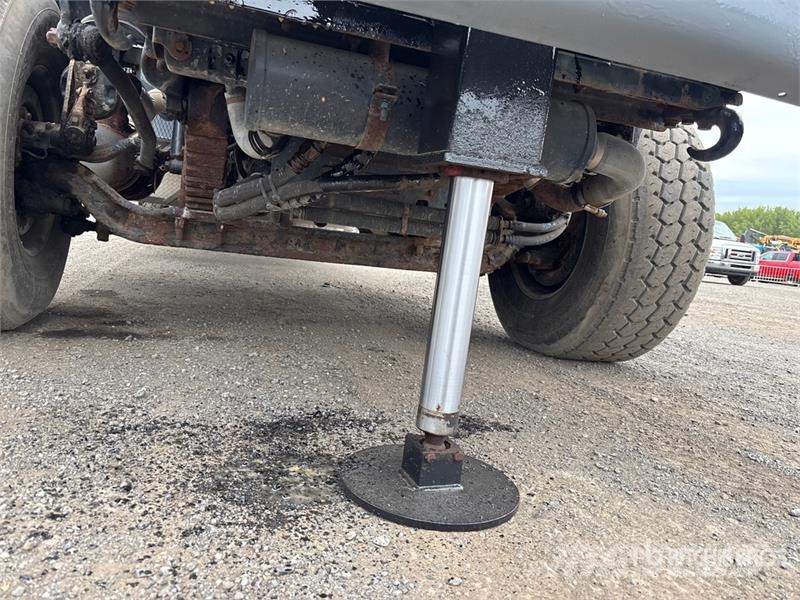 Sterling L9500 Nosturiautot