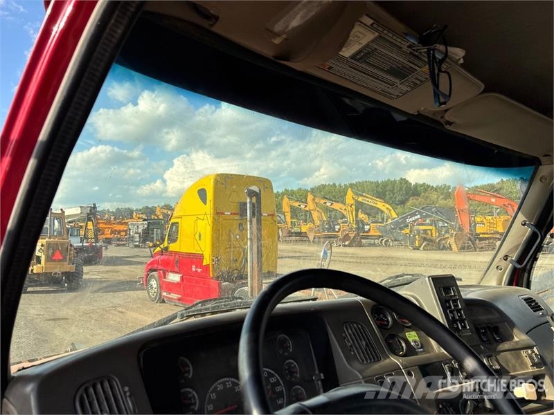 Sterling L9500 Tienhoitoautot