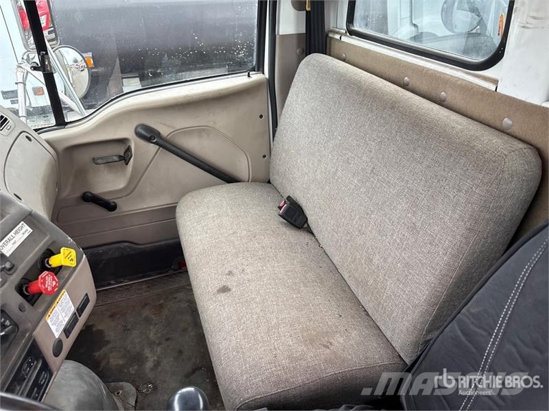 Sterling L9500 Nosturiautot